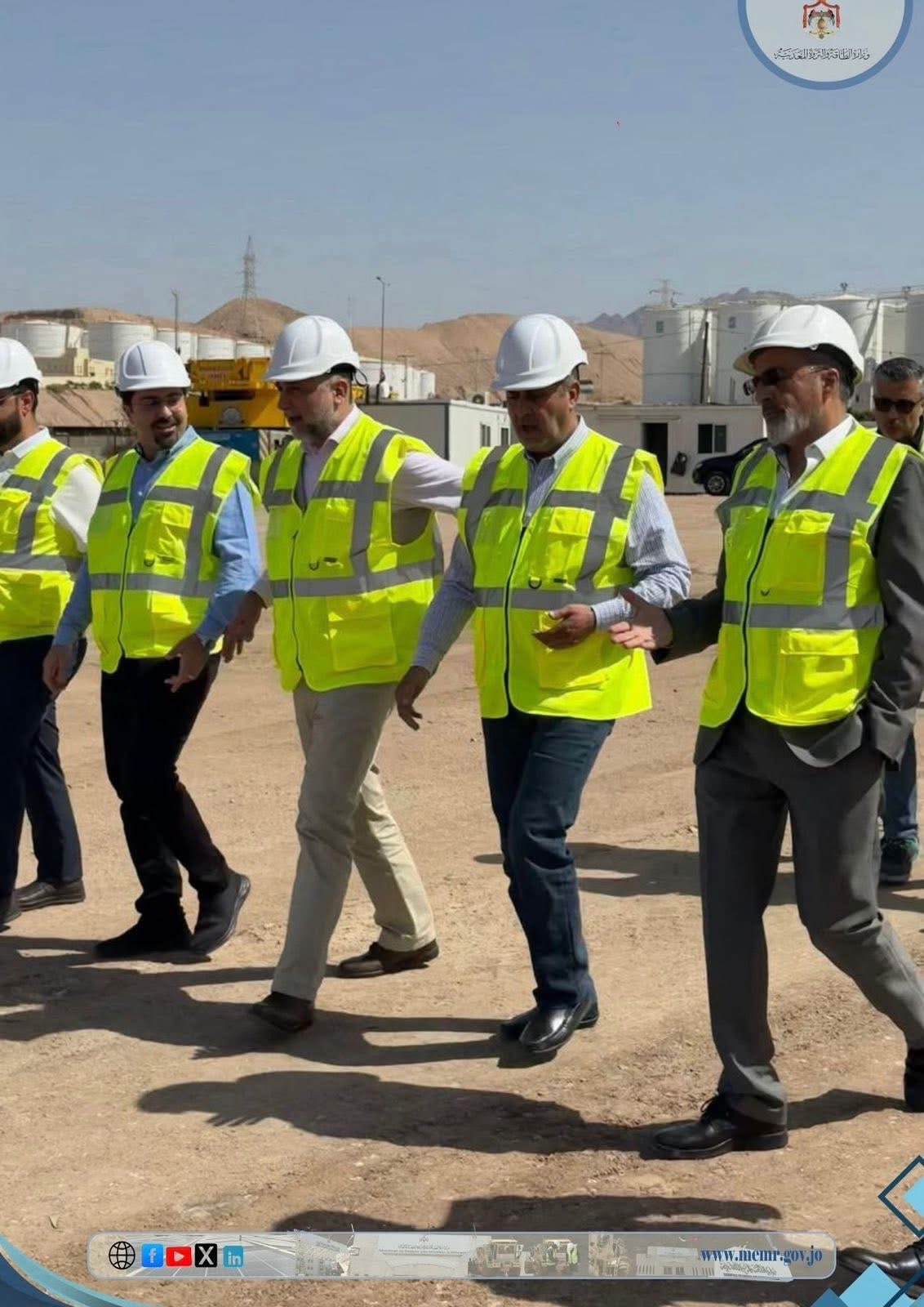 الخرابشة يتفقد مشروع تطوير ميناء الغاز الطبيعي المسال في العقبة