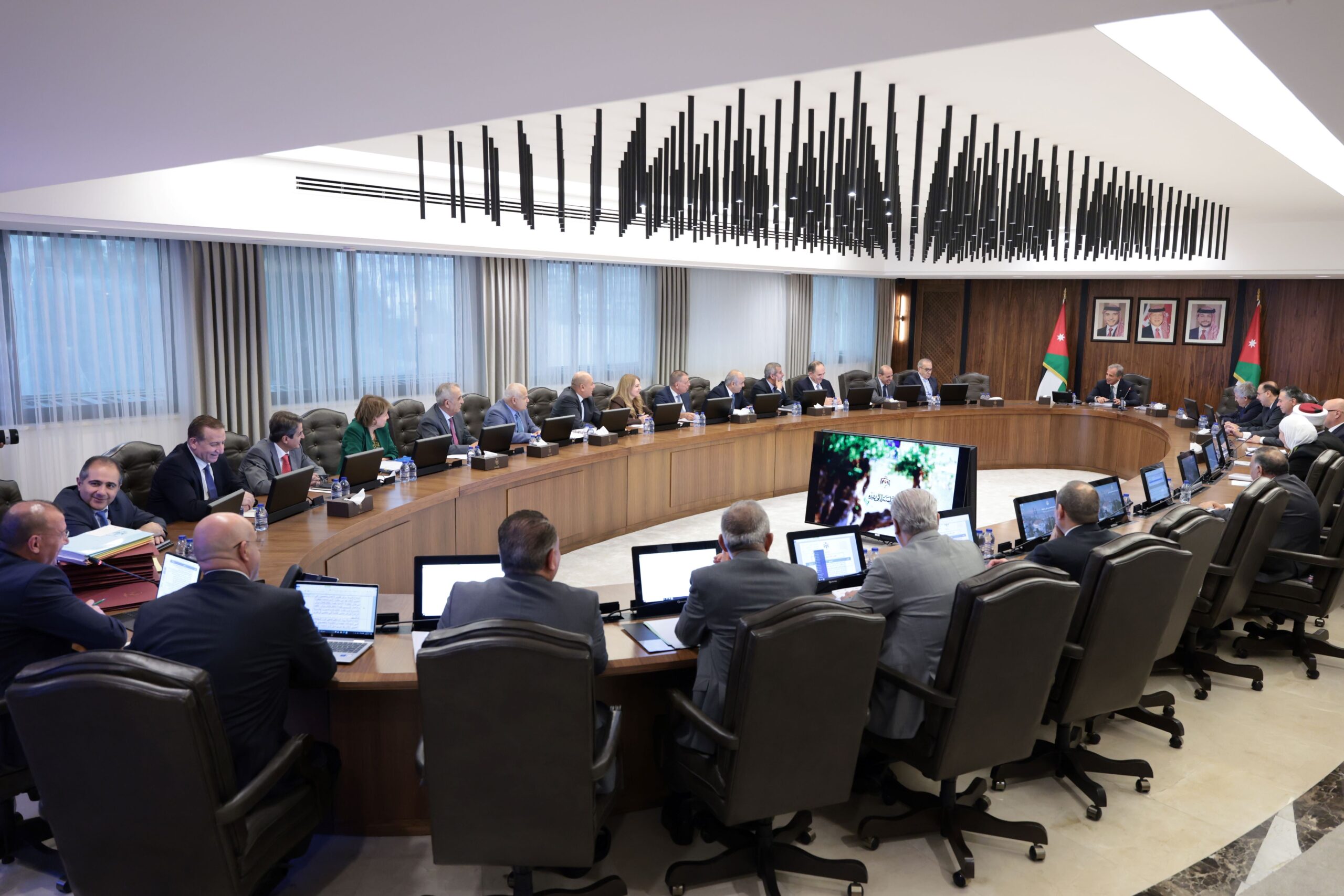 عاجل: مجلس الوزراء يعتمد حزمة قرارات شاملة في جلسته اليوم