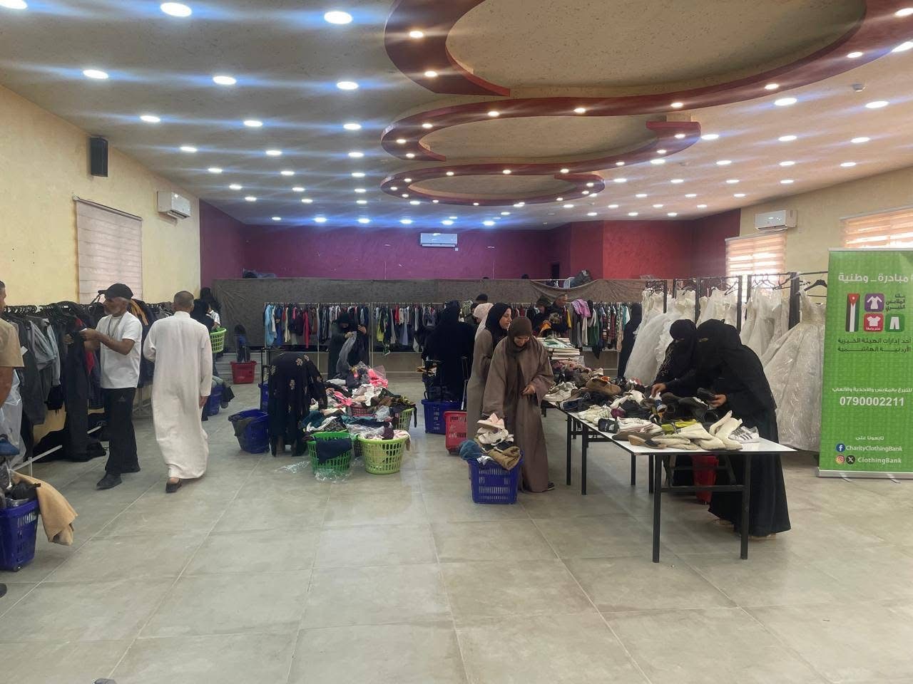 بنك الملابس يوزع 8500 قطعة في منشية الزعتري بالمفرق