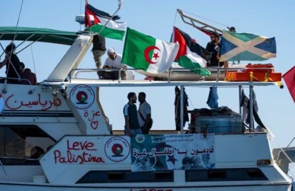 صورة حول : جنود إسرائيليون يقتحمون سفن “أسطول الصمود” جنود إسرائيليون يقتحمون سفن “أسطول الصمود”