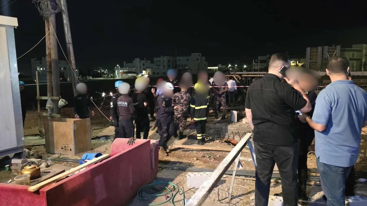 صورة حول : إصابة 4 أشخاص بانهيار مبنى قيد الإنشاء إصابة 4 أشخاص بانهيار مبنى قيد الإنشاء