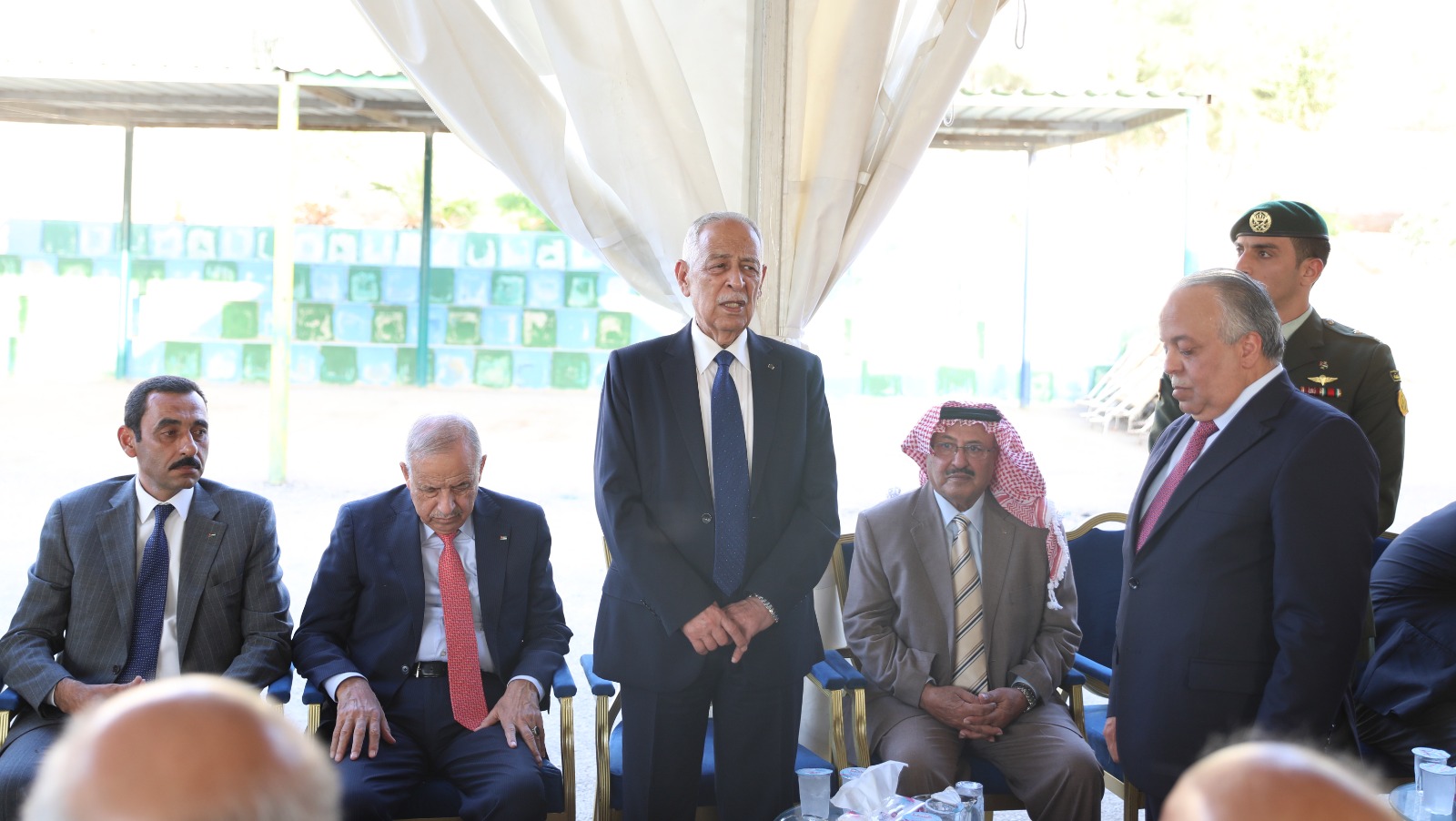 *مندوبا عن الملك وولي العهد. العيسوي يعزي عشيرتي الزعبي والحوارات*