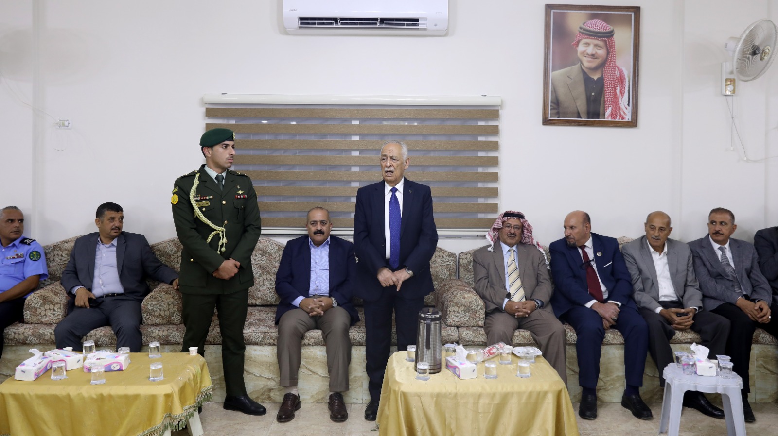 *مندوبا عن الملك وولي العهد. العيسوي يعزي عشيرتي الزعبي والحوارات*