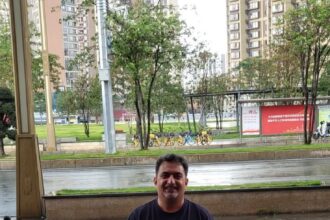 الدكتور عيسى الصرايرة... الطبيب الإنسان الذي يزرع الثقة قبل العلاج