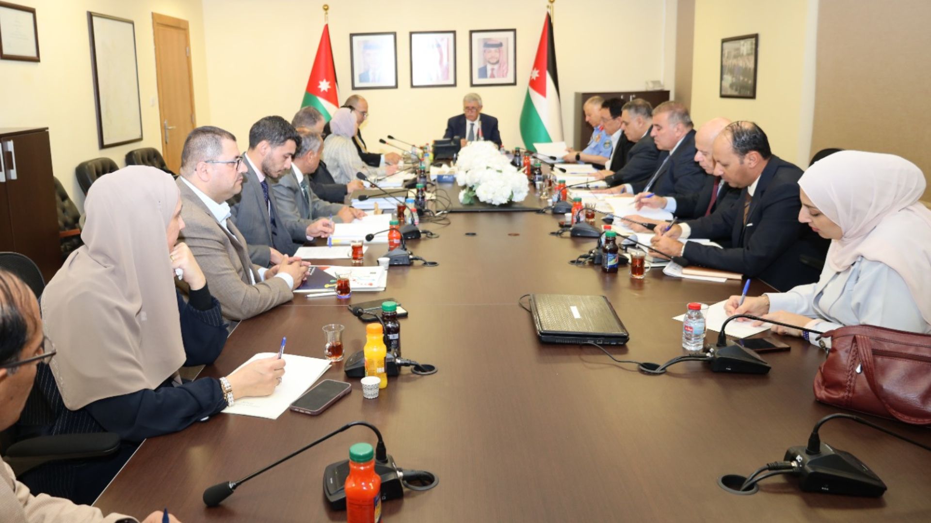 وزير النقل يوجه بتعزيز الرقابة الميدانية ورفع جودة خدمات النقل البري