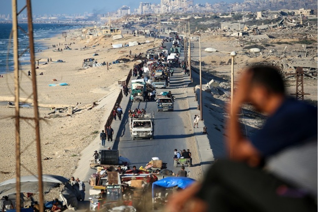 الاحتلال يلقي منشورات