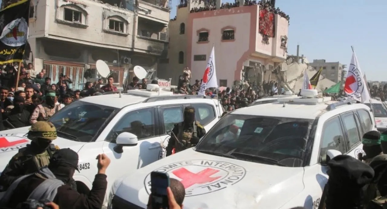 صورة حول : مشاورات مكثفة لبدء تنفيذ المرحلة الأولى من خطة ترامب مشاورات مكثفة لبدء تنفيذ المرحلة الأولى من خطة ترامب