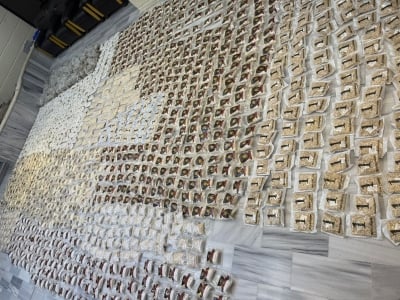 صورة حول : إحباط تهريب 370 كيلو مخدرات في عملية عراقية-سورية نوعية إحباط تهريب 370 كيلو مخدرات في عملية عراقية-سورية نوعية