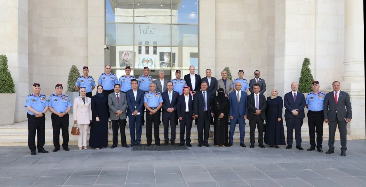 صورة حول : مدير الأمن العام يلتقي كتلة حزب الميثاق الوطني مدير الأمن العام يلتقي كتلة حزب الميثاق الوطني