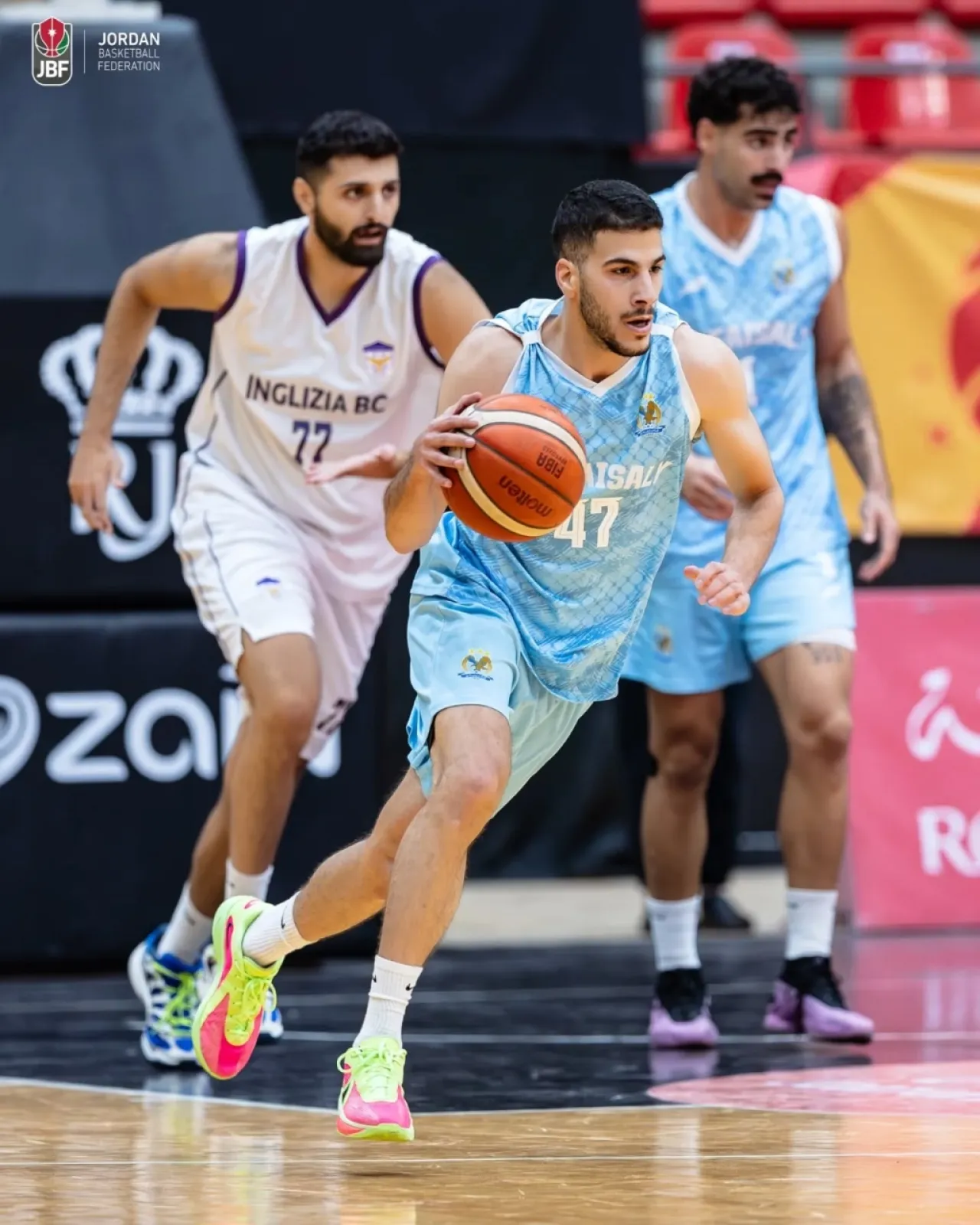 الإنجليزية يواصل الصدارة بفوز مستحق على الفيصلي