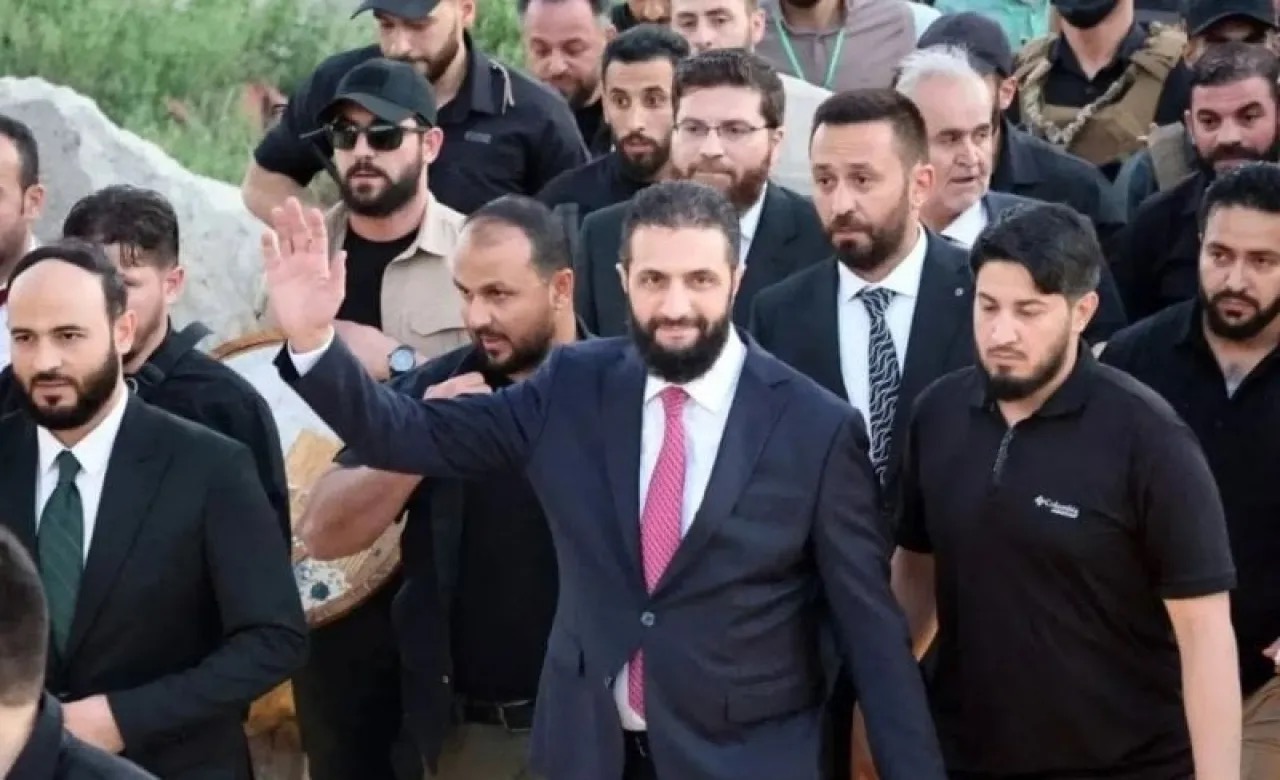 الرئيس السوري الشرع يتفقد سير انتخابات مجلس الشعب في دمشق