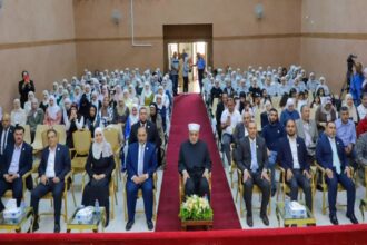 وزير الأوقاف يكرم أوائل الثانوية