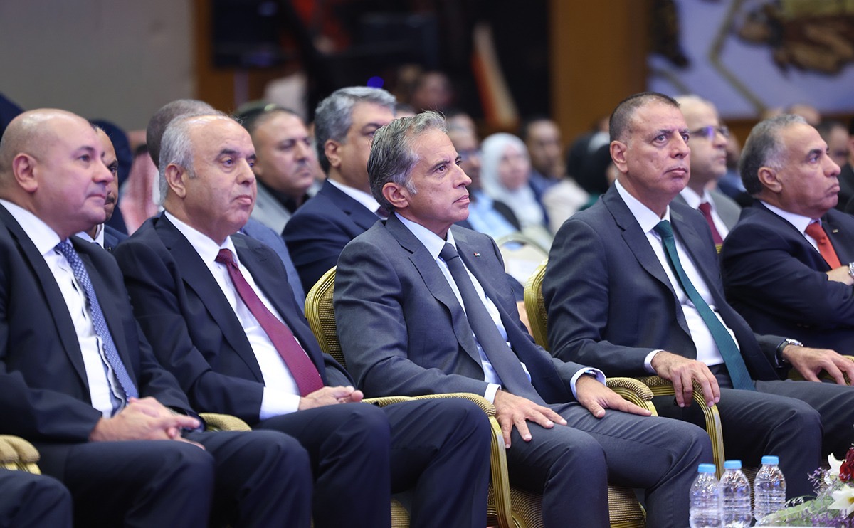 صورة حول : رئيس الوزراء يرعى حفل التكريم السنوي للمعلمين "صور" رئيس الوزراء يرعى حفل التكريم السنوي للمعلمين "صور"