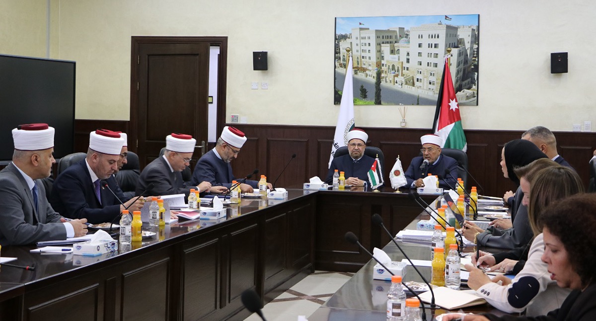 صورة حول : قاضي القضاة الأردني يستقبل اللجنة الفلسطينية قاضي القضاة الأردني يستقبل اللجنة الفلسطينية