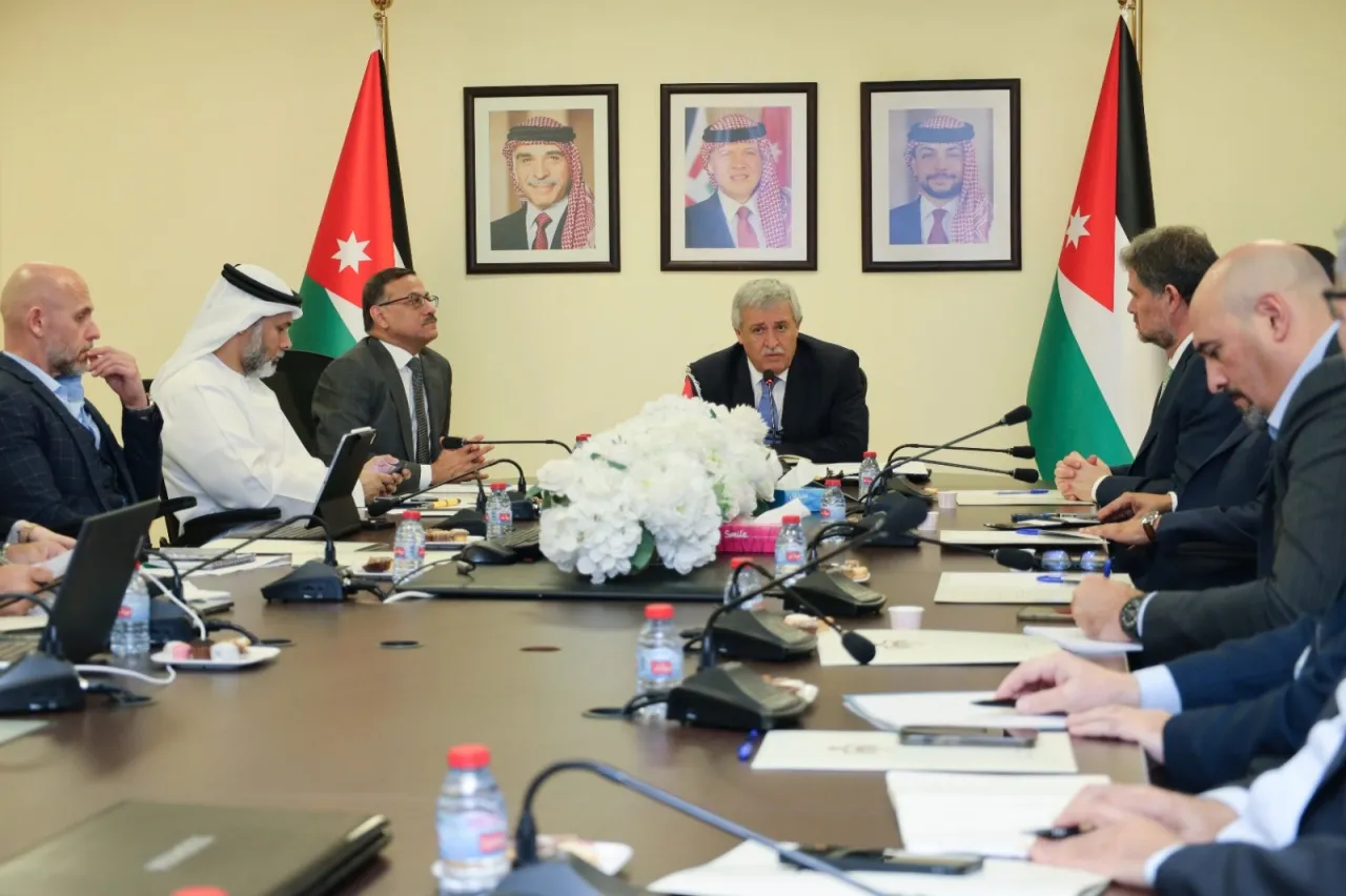 وزير النقل: المضي قدماً في تنفيذ مشروع القطار الخفيف بين عمّان والزرقاء