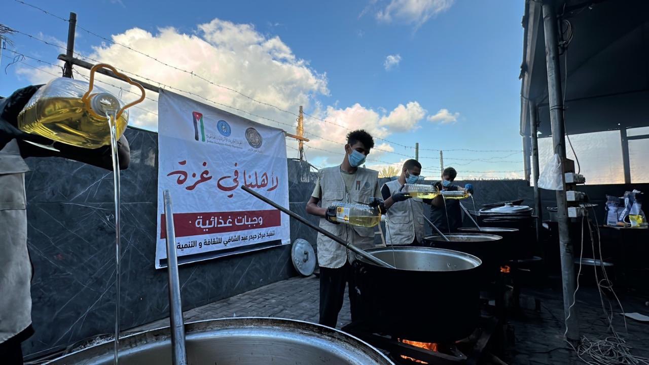 صورة حول : الهيئة الأردنية الهاشمية توزع وجبات ساخنة على الأسر المتضررة في شمال غزة"صور" الهيئة الأردنية الهاشمية توزع وجبات ساخنة على الأسر المتضررة في شمال غزة"صور"