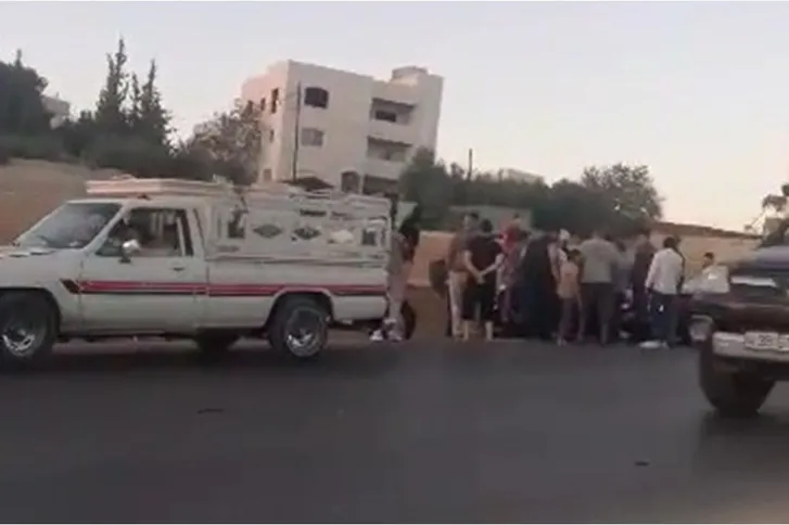 3 إصابات بحادثي تصادم متزامنين على الطريق الشرقي في مادبا