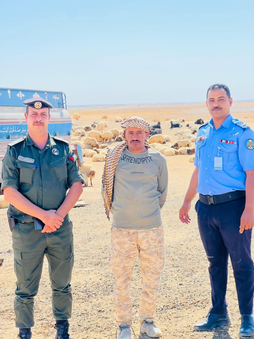 الشرطـة المجتمعيـة في الباديـة الجنوبيـة تنفذ حملـة توعويـة مع قرب فصل الشتاء