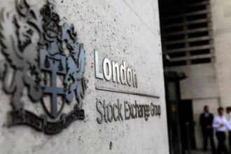 تراجع مؤشر فاينانشال تايمز 100 مع بداية تعاملات الجمعة