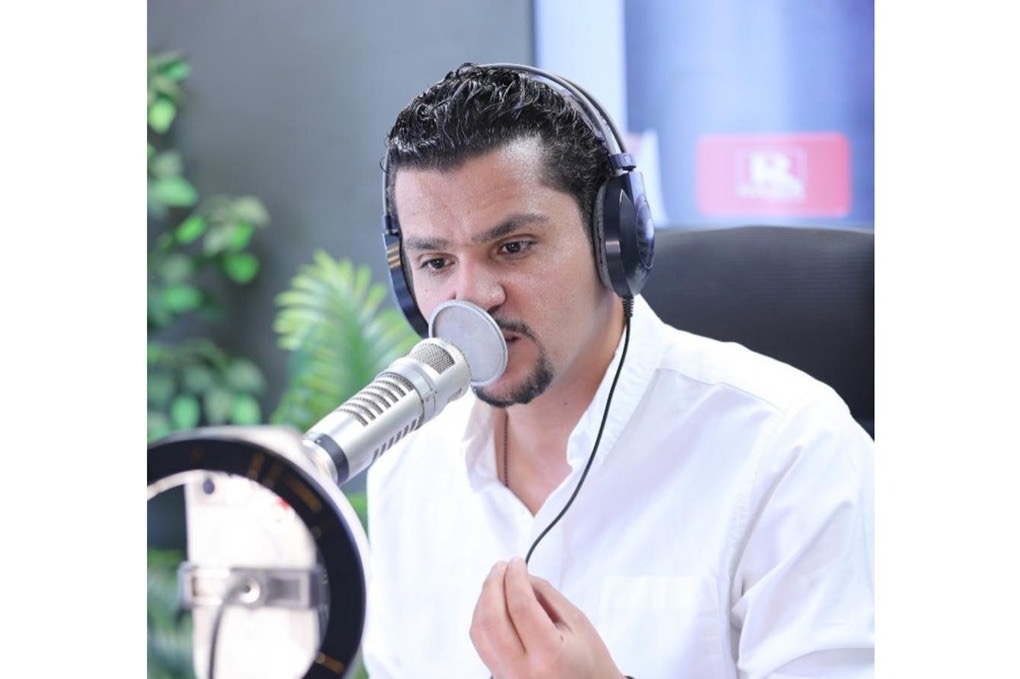 صورة حول : الإعلامي هيثم الوكيل يتلقى العلاج بعد تعرضه لحادث سير وحالته مستقرة الإعلامي هيثم الوكيل يتلقى العلاج بعد تعرضه لحادث سير وحالته مستقرة