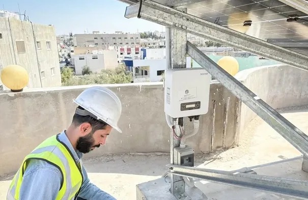كهرباء إربد تُستكمل تركيب 840 نظام طاقة شمسية