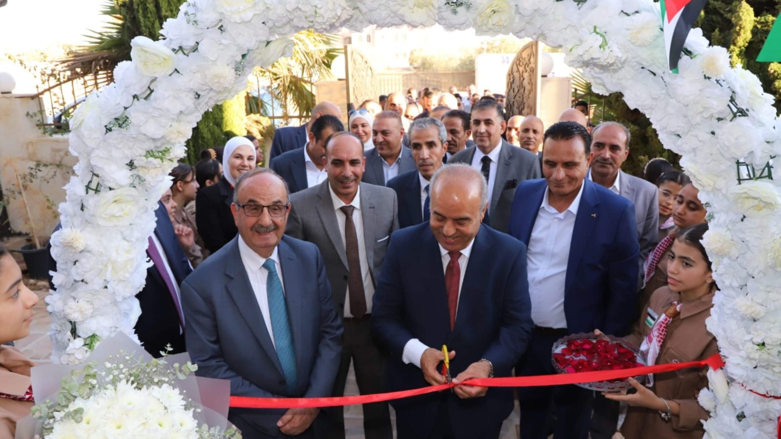 محافظة يفتتح نادي معلمي مادبا