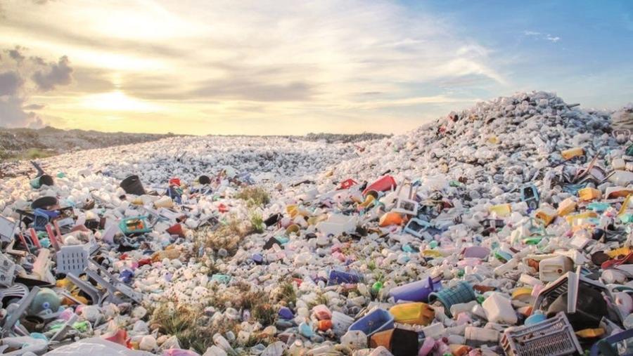 الحكومة تتجه لخفض النفايات البلاستيكية 5 آلاف طن في 5 أعوام