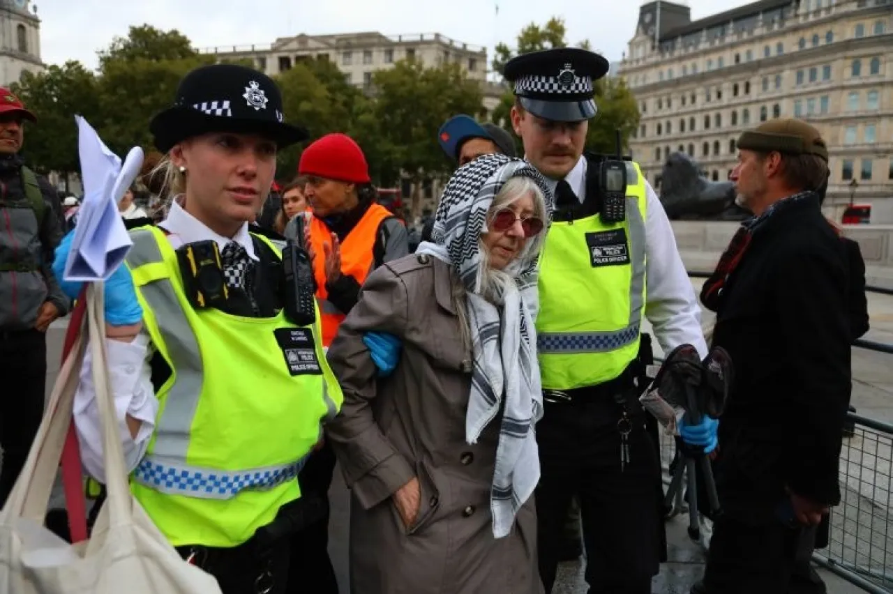 بريطانيا تحاكم أشخاصا بتهمة دعم حركة تؤيد فلسطين