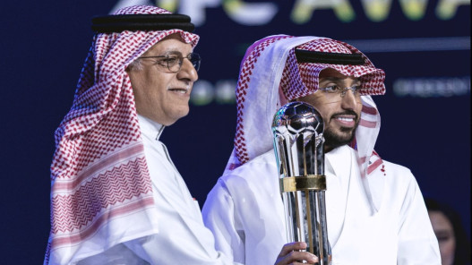 الدوسري يفوز بأفضل لاعب في آسيا