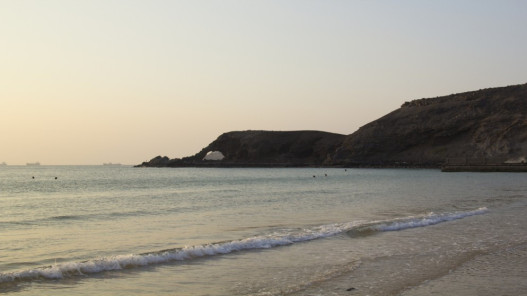 استهداف سفينة بمقذوف غير معلوم قبالة عدن باليمن