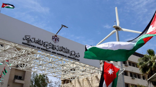 تمديد اتفاقية نقل الغاز الطبيعي المسال لتغذية محطات الكهرباء والقطاع الصناعي