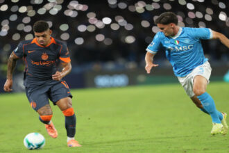 نابولي يحسم القمة أمام إنتر ويستعيد الصدارة