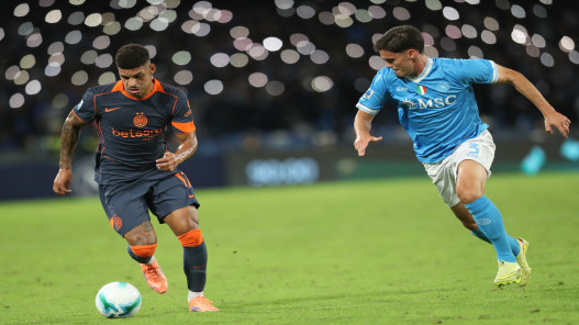 نابولي يحسم القمة أمام إنتر ويستعيد الصدارة