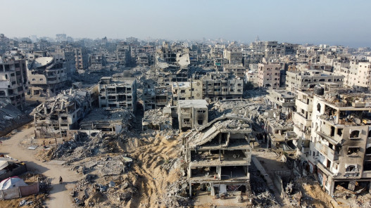 فريق من الصليب الأحمر وآخر مصري يساعدان في البحث عن رفات المحتجزين في غزة