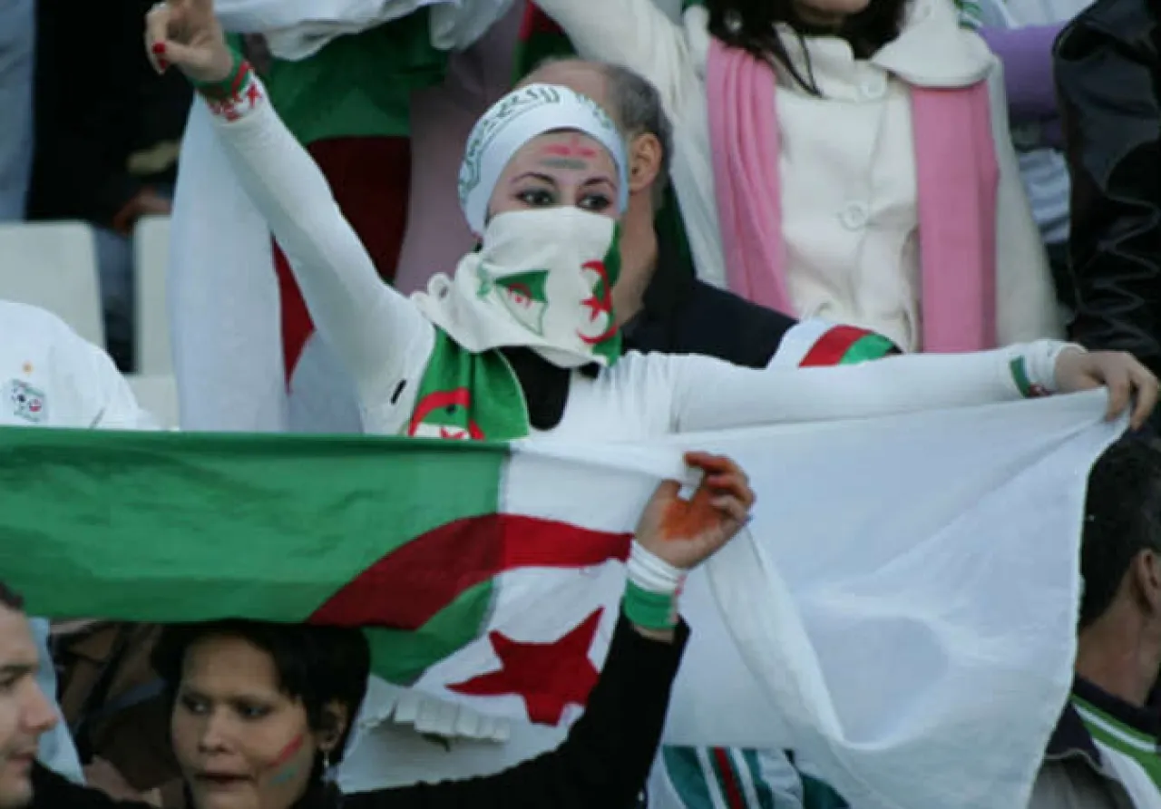 صورة حول : الزواج من أجانب يطيح بفتيات الجزائر بفخ الاحتيال الزواج من أجانب يطيح بفتيات الجزائر بفخ الاحتيال