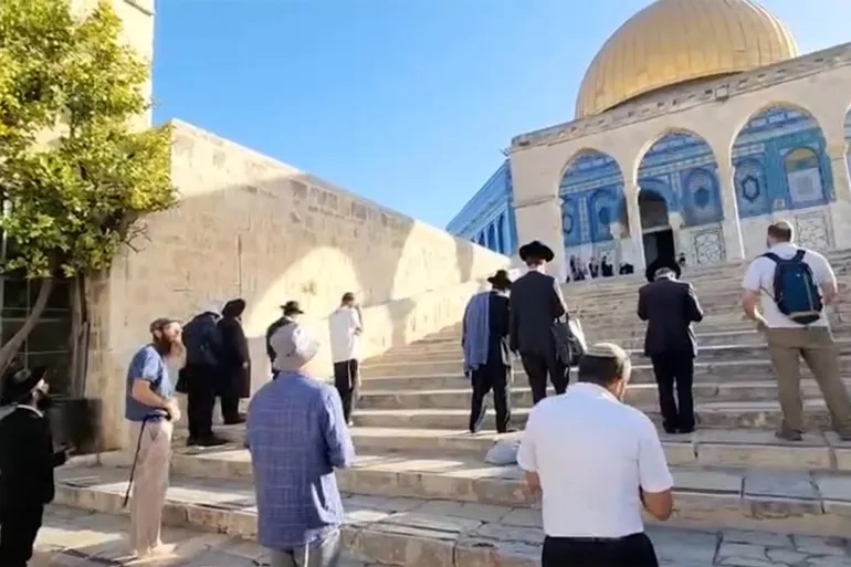 اقتحامات بالأقصى ومداهمات شديدة بالضفة الغربية