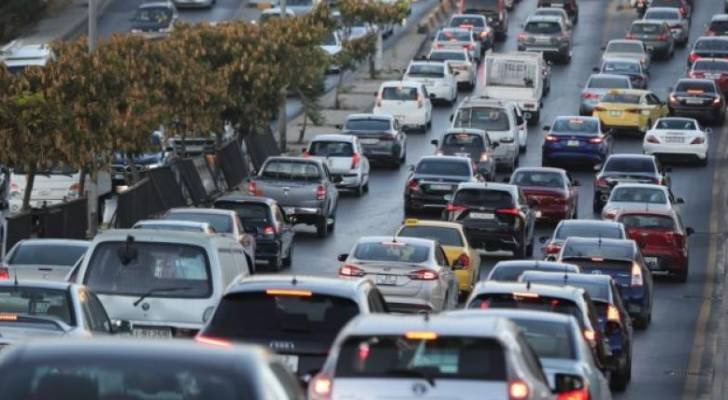 صورة حول : أزمة سير خانقة بالقرب من جامعة الزرقاء أزمة سير خانقة بالقرب من جامعة الزرقاء