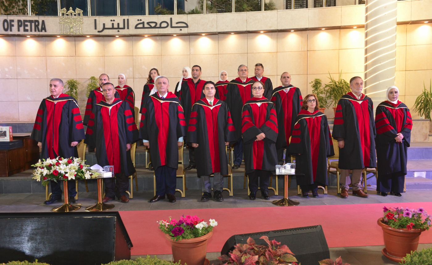 مركز التعليم المستمر في جامعة البترا يحتفل بتخريج الفوج الثاني عشر من الدبلومات التدريبية