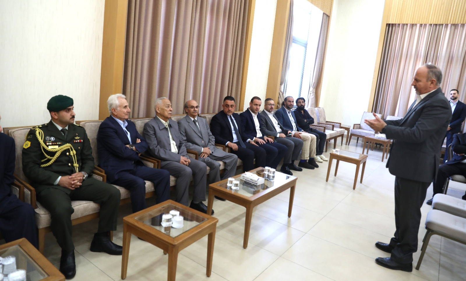صورة حول : مندوبا عن الملك وولي العهد.. العيسوي يعزي عشيرتي حداد والطراونة مندوبا عن الملك وولي العهد.. العيسوي يعزي عشيرتي حداد والطراونة