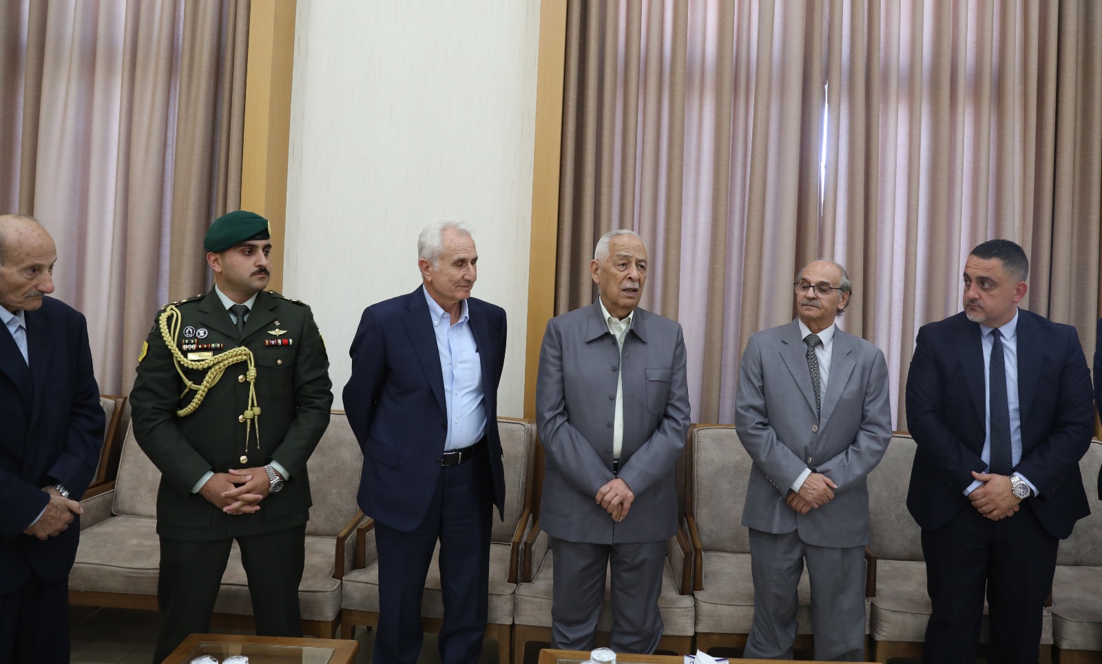 صورة حول : مندوبا عن الملك وولي العهد.. العيسوي يعزي عشيرتي حداد والطراونة مندوبا عن الملك وولي العهد.. العيسوي يعزي عشيرتي حداد والطراونة