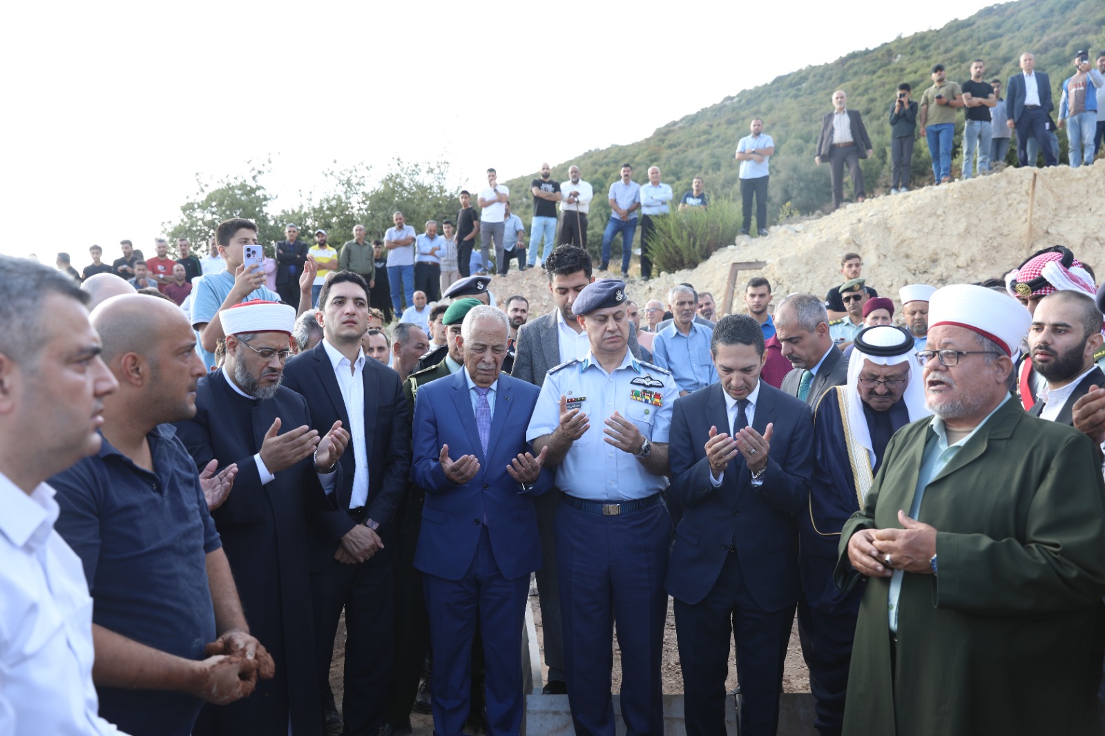 مندوبًا عن الملك وولي العهد… العيسوي يشارك في تشييع جثمان قائد سلاح الجو الأسبق اللواء القضاة