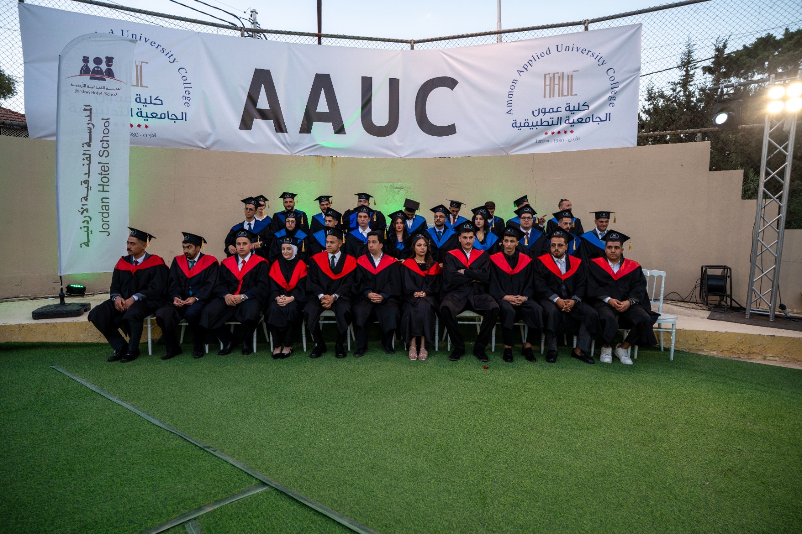 صورة حول : وزير السياحة والآثار يرعى حفل تخريج كلية عمون الجامعية التطبيقية وزير السياحة والآثار يرعى حفل تخريج كلية عمون الجامعية التطبيقية