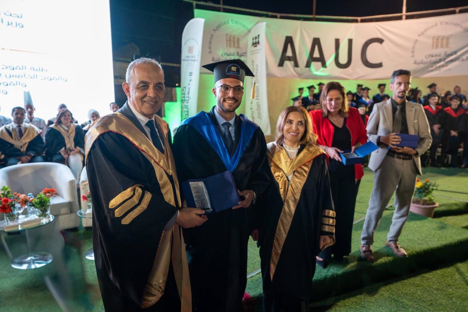 وزير السياحة والآثار يرعى حفل تخريج كلية عمون الجامعية التطبيقية