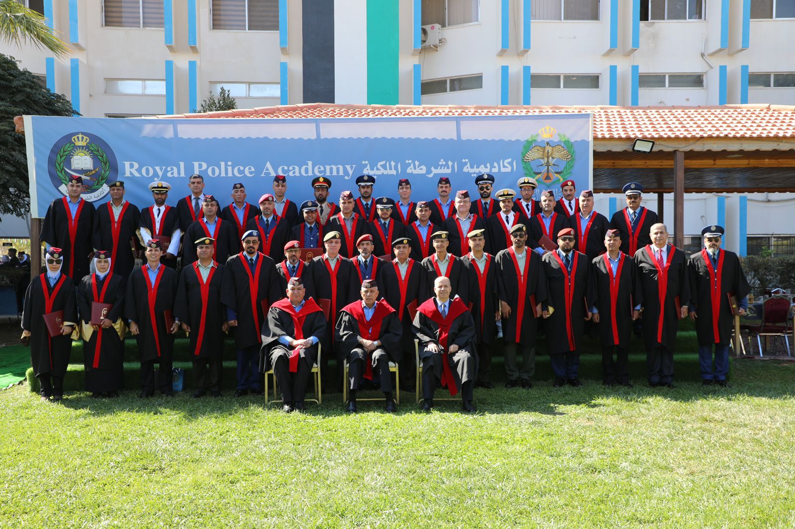 صورة حول : اللواء المعايطة يرعى حفل تخريج الفوج العشرين من طلبة الماجستير في أكاديمية الشرطة الملكية اللواء المعايطة يرعى حفل تخريج الفوج العشرين من طلبة الماجستير في أكاديمية الشرطة الملكية