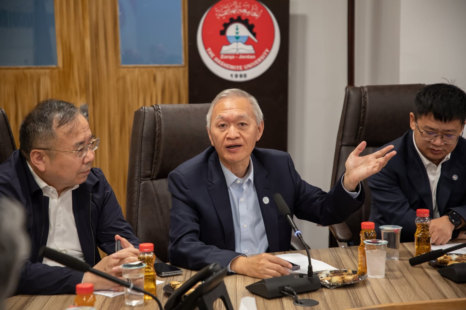 صورة حول : الجامعة الهاشمية تستقبل وفدًا من 13 جامعة صينية حكومية لبحث الشراكات الأكاديمية والابتكار الرقمي الجامعة الهاشمية تستقبل وفدًا من 13 جامعة صينية حكومية لبحث الشراكات الأكاديمية والابتكار الرقمي