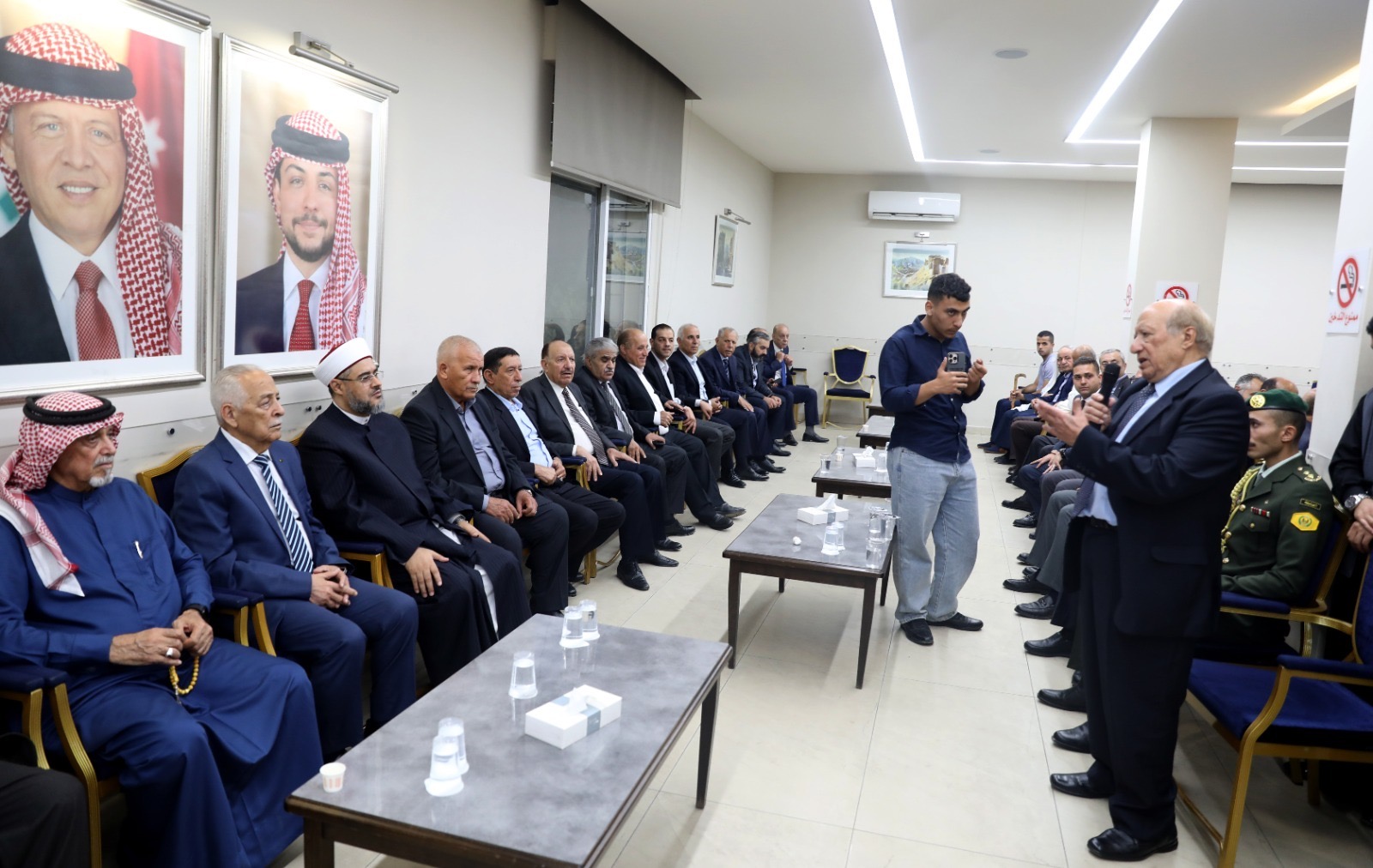 مندوبا عن الملك وولي العهد. العيسوي يعزي عشيرتي أبو الغنم والمبيضين والجندي