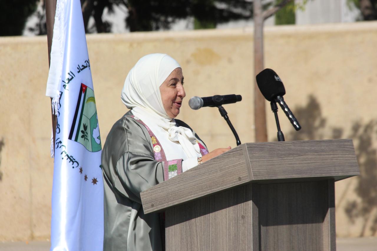 الأميرة بسمة بنت علي تفتتح بازار المزارع في حدائق الملك عبدالله الثاني .. فيديو وصور