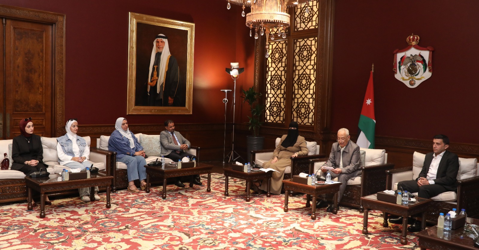 رئيس الديوان الملكي يلتقي وفدًا من مبادرة "نشميات العقبة"صور"