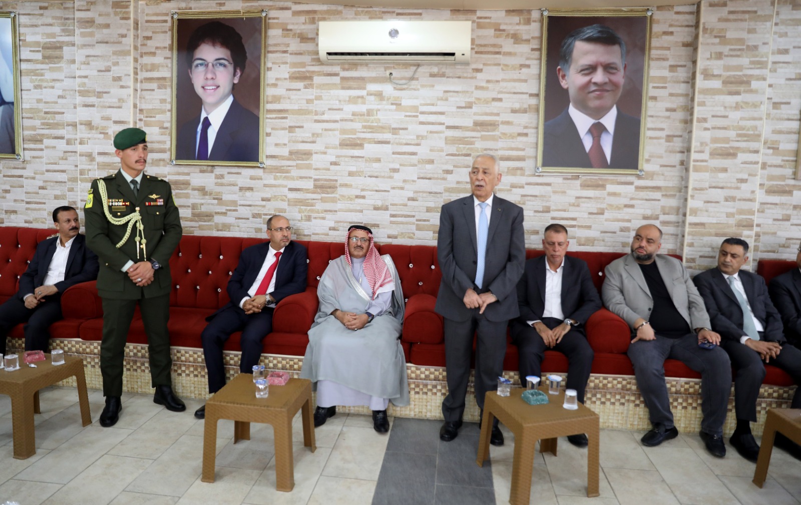 مندوبا عن الملك وولي العهد. العيسوي يعزي المشاقبة والهقيش والحباشنة