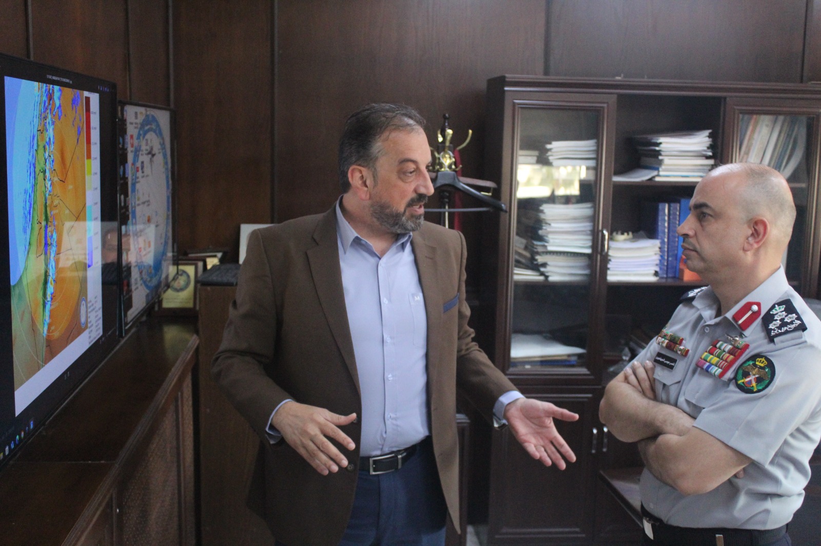 اجتماع تنسيقي بين الأرصاد الجوية والدفاع المدني لتعزيز الجاهزية الشتوية